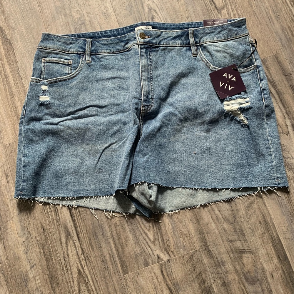 New with tags. Distressed Jean shorts.
